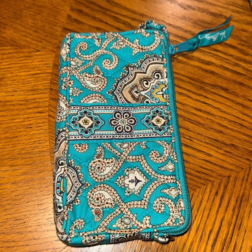 *NWOT* Vera Bradley Totally Turquoise Wristlet (Retired Pattern)
